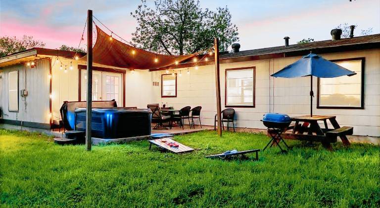 House with barbeque | Suitable for remote work in San Antonio, TX