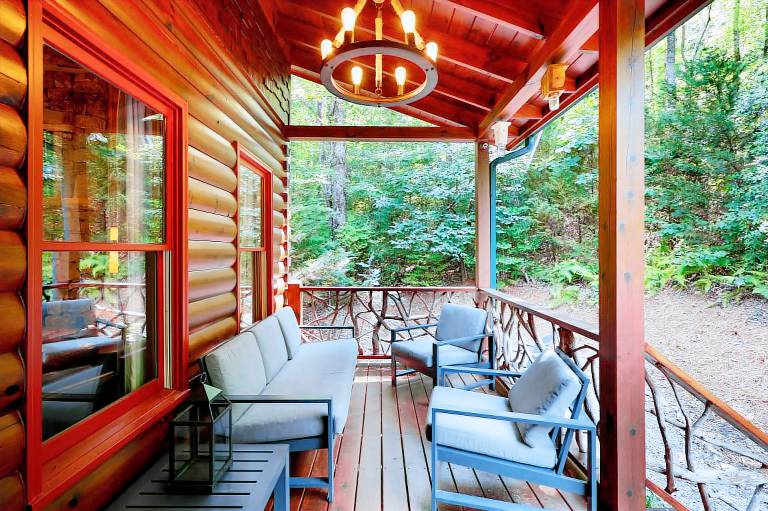 Bentley’s Retreat on Overlook in Blue Ridge, GA