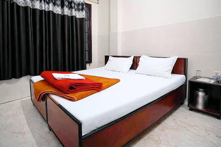 Raja Guest House Near Railway Station