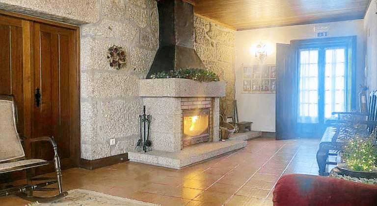 Villa with terrace, private pool & barbeque in Penafiel