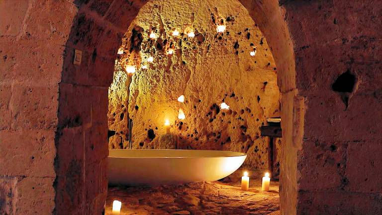 Family-Friendly Cave Suite Rental in Ancient Town of Basilicata Region, Italy — photo 4