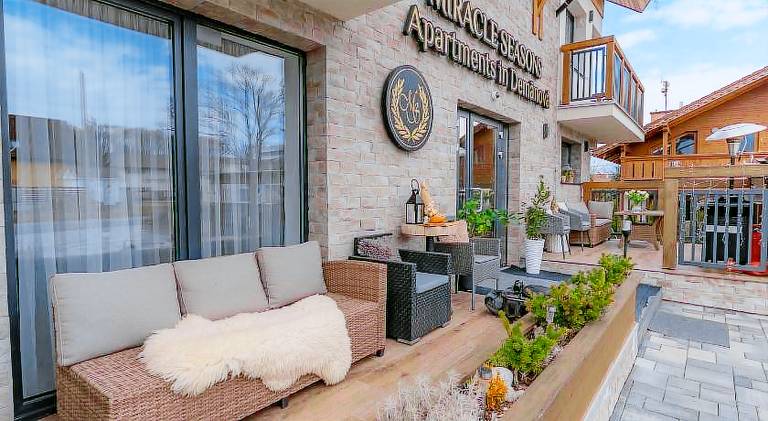 Serviced apartment with yard, hot tub & barbeque — photo 4