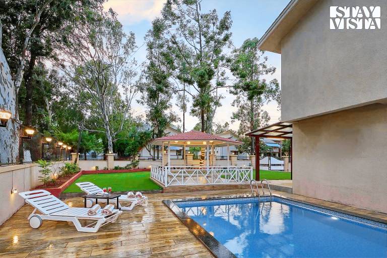 Beautiful villa with yard & pool | Pet-friendly — photo 4