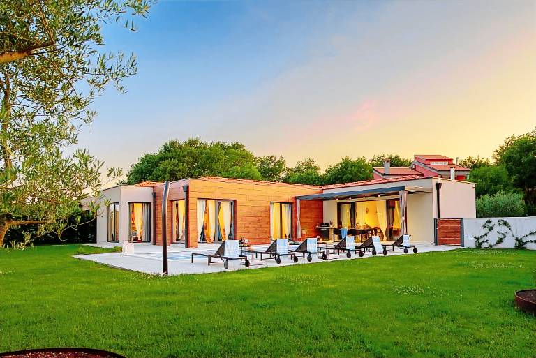 Fully equipped ample villa with pool, barbecue & terrace | Pets are welcome — photo 3