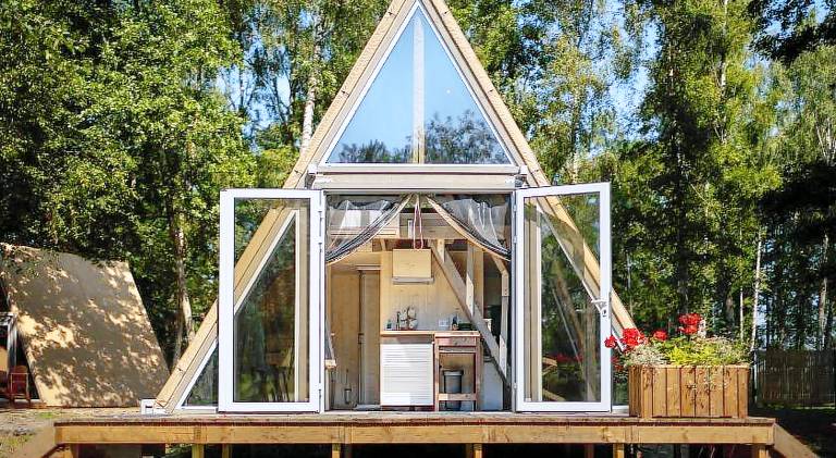 Beautiful chalet with patio, BBQ & yard | Close to the beach | Pet-friendly in Liepaja