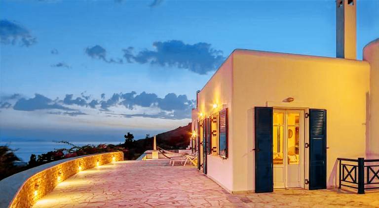 Villa Annita, with extraordinary view near the sea in Syros