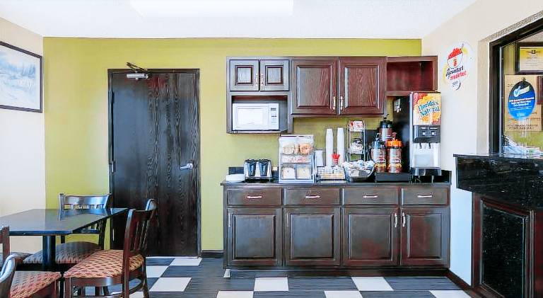Super 8 By Wyndham Aberdeen Md — photo 2