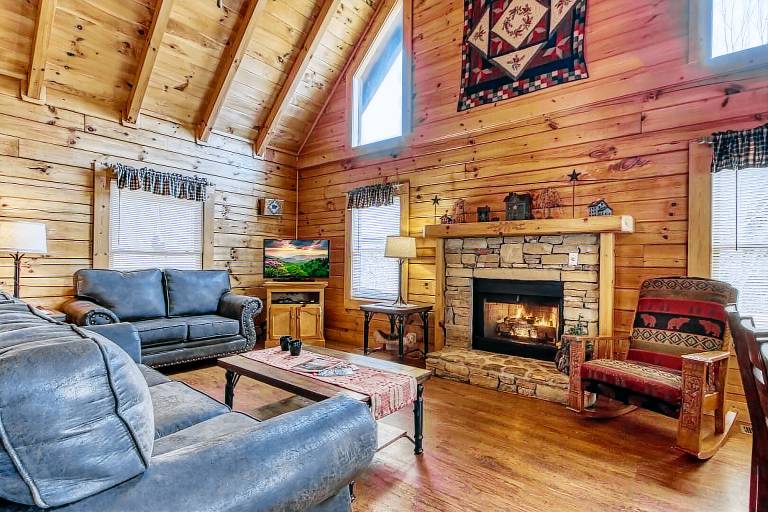 Family-oriented cabin with private pool | Pets allowed — photo 3