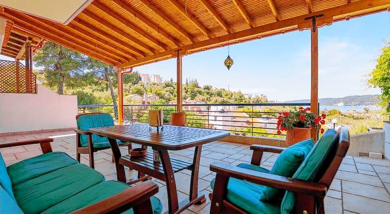 Fully equipped big house with terrace, yard & BBQ | Beach nearby | Pets allowed — photo 2