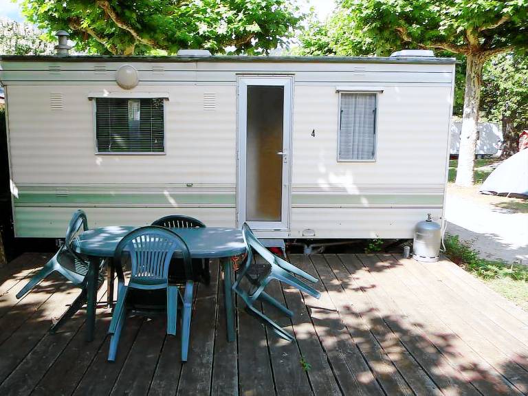 Mobile home with 2 rooms for 4 persons — photo 4