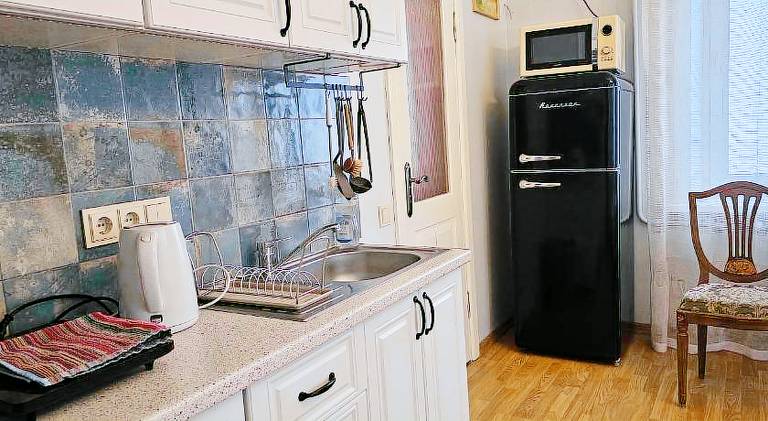 Holiday apartment with BBQ, yard & patio — photo 4