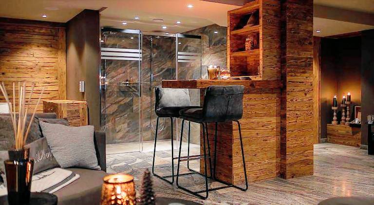 Chalet with jacuzzi — photo 2