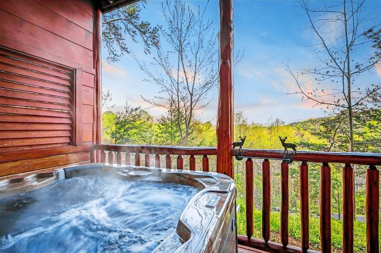 "Running Bear" Near Pigeon Forge: Hot Tub, Game Room, Theater, and Stunning Views — photo 3