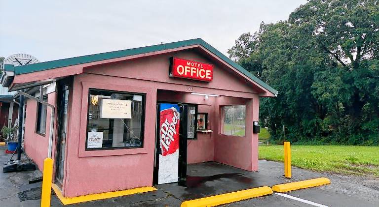 David Crockett Motel in Lawrenceburg, TN