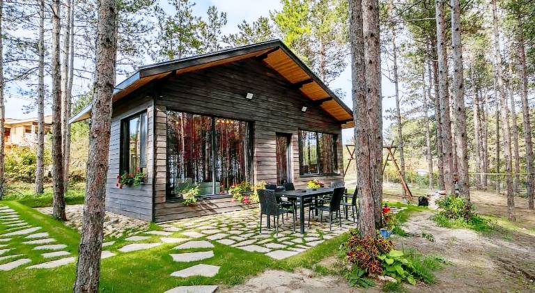 Villa with yard — photo 5