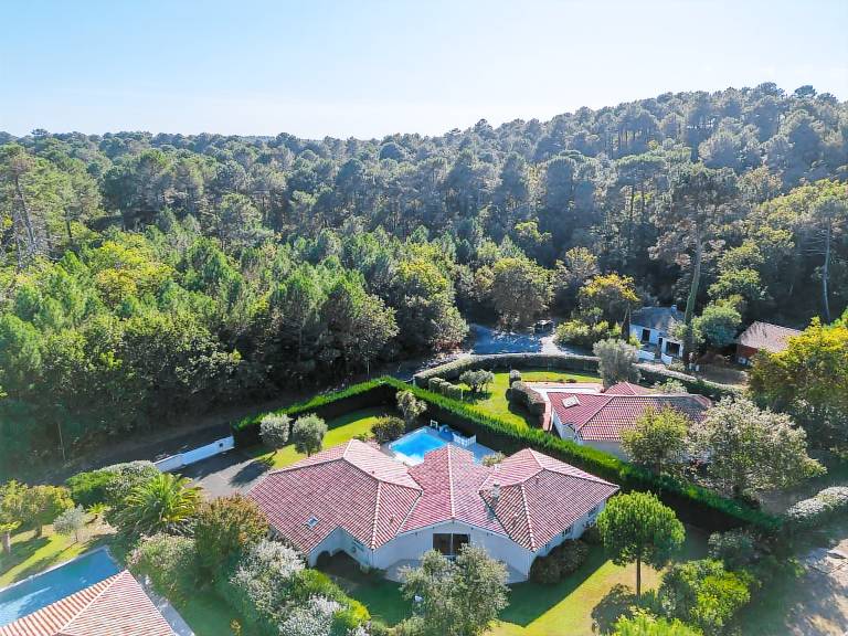 Charming Villa in Biscarrosse: Heated Pool, AC, 8 Guests, Golf Nearby, Cleaning Included — photo 5