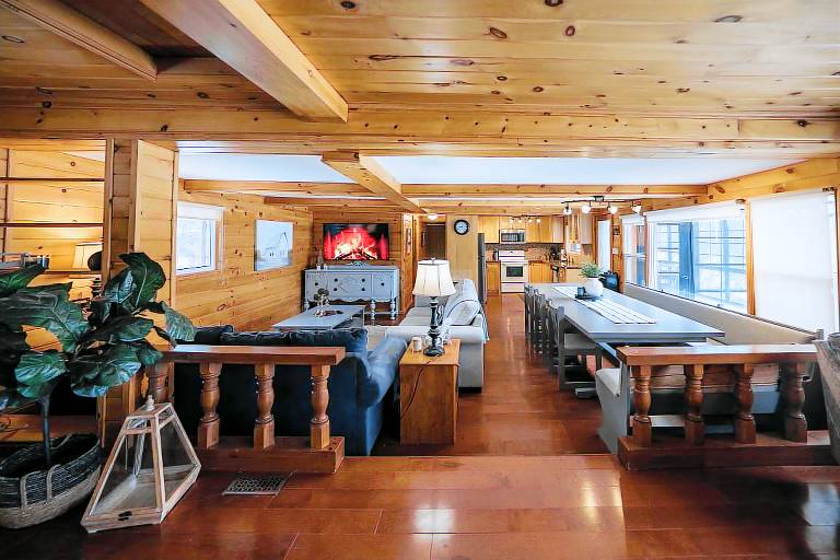 Cottage  Buckhorn