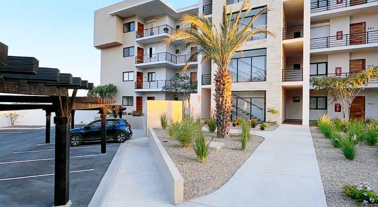 Apartment with pool — photo 4
