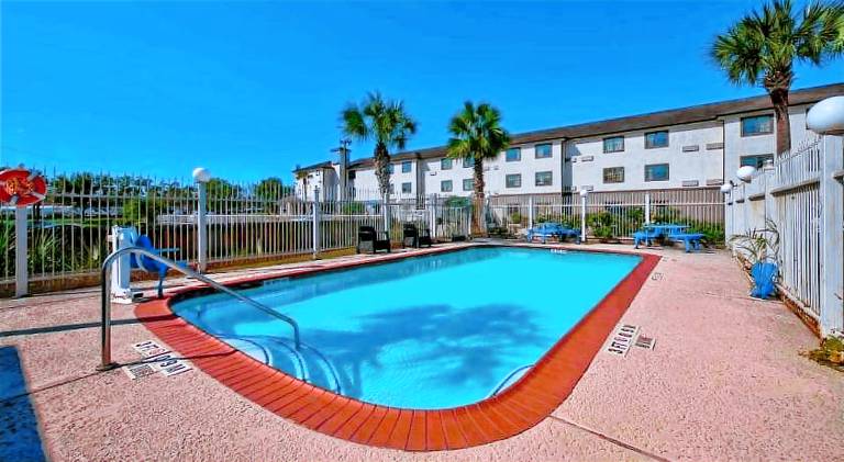 OYO Townhouse Beaumont Medical Center Area I-10 — photo 2