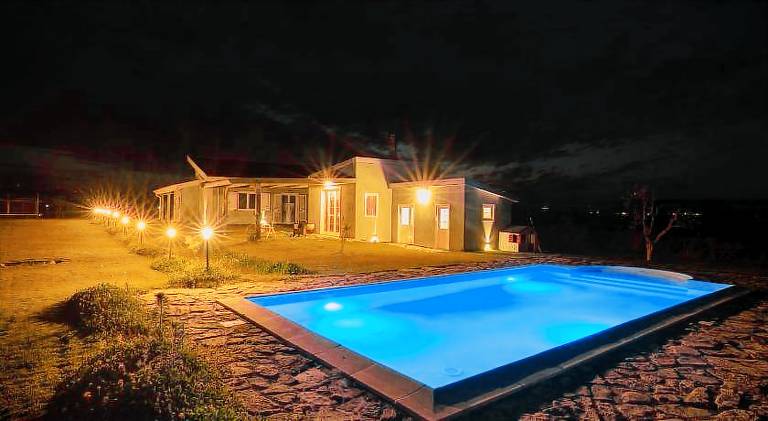 House with jacuzzi, yard & private pool — photo 3