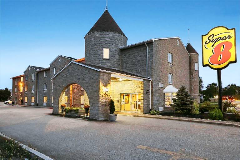 Super 8 By Wyndham North Bay in North Bay, ON