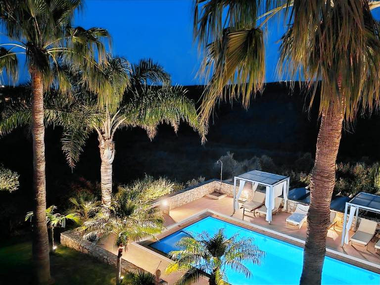 Nice vacation home with patio, private pool & yard | Dogs allowed — photo 3