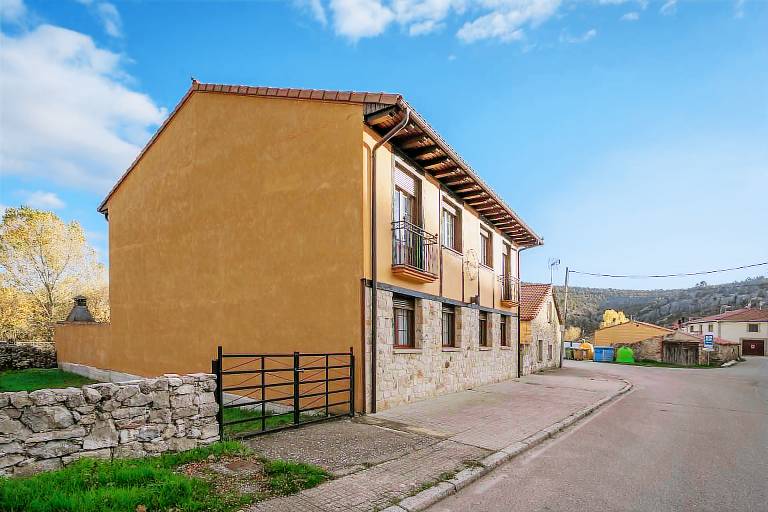 Country House 'Entrada Rio Lobos I' with Mountain Views, Private Terrace and Wi-Fi in Burgos
