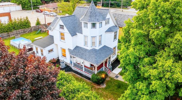 Vacation home with hot tub & pool in South Haven, MI