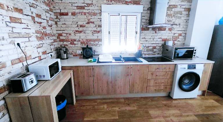 Vacation home with pool | Beach nearby | Pets allowed — photo 4