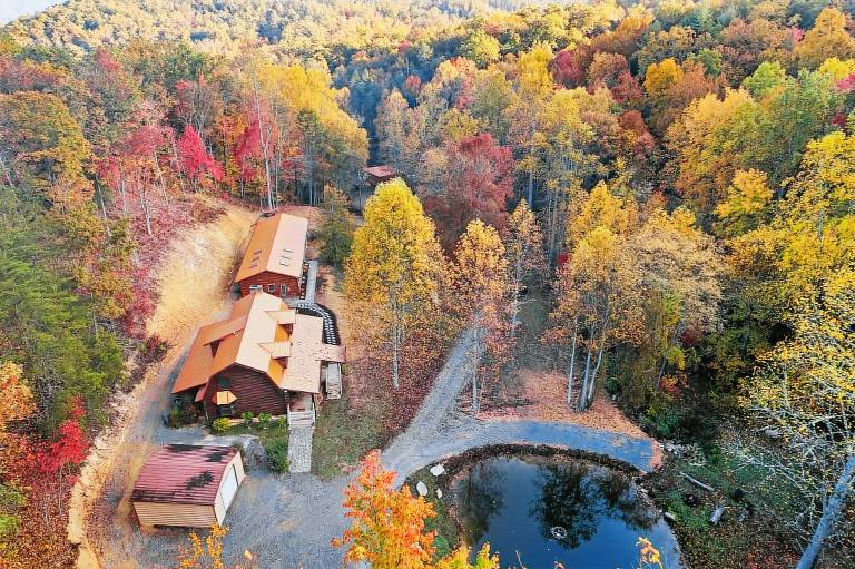 Child-friendly cabin with garden, private pool & jacuzzi | Water view | Pet-friendly — photo 4