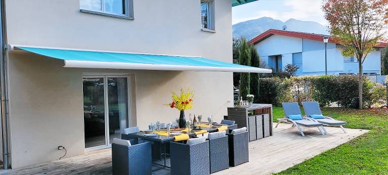 Villa with yard & patio | Mountain view — photo 2