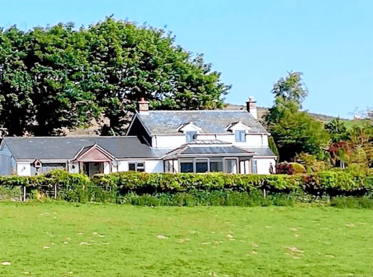 House Pen-y-bont-fawr