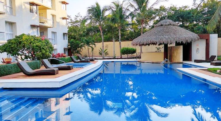 Beautiful rental apartment with hot tub & pool | Dogs allowed — photo 3