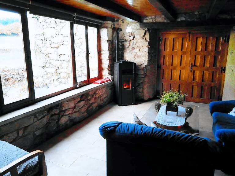 Chalet with barbecue, patio & garden — photo 2