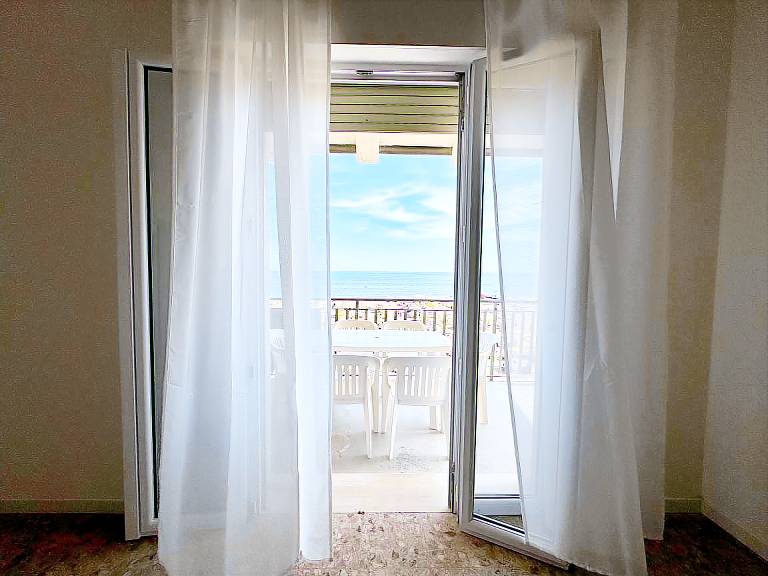 Holiday apartment with patio — photo 4