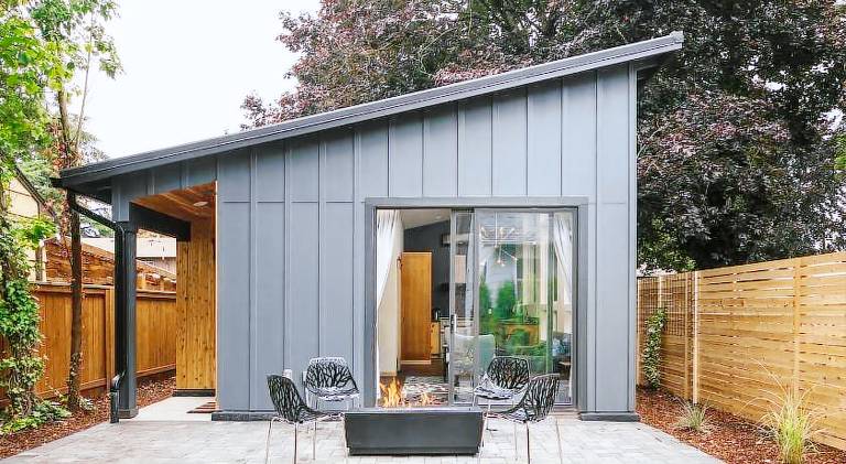 Dwell Upscale Woodstock Retreat Walk to Dining in Portland, OR