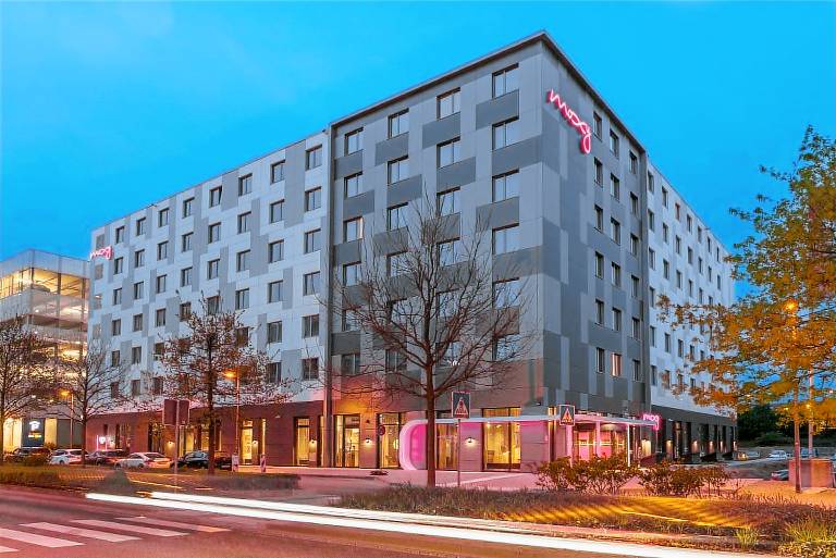 MOXY Frankfurt Airport — photo 3