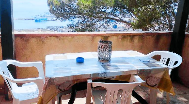 Beautiful house with grill, terrace & garden | Perfect for remote work | Pets allowed — photo 3