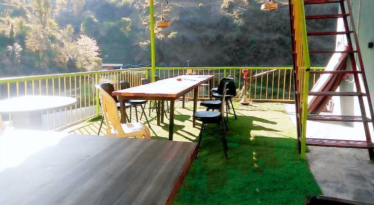 Vacation home with terrace & yard | Dogs allowed — photo 3