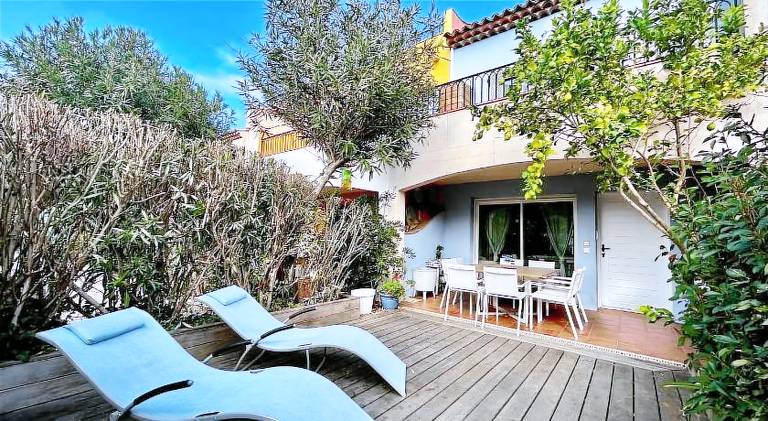 House with pool — photo 4