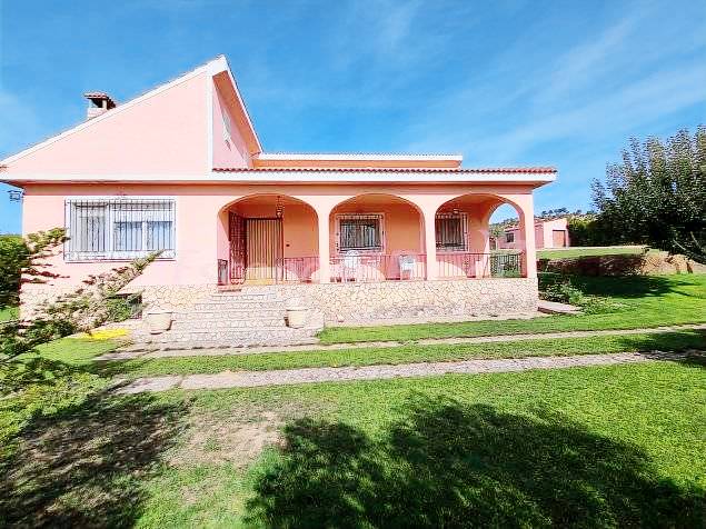 Cottage with pool, yard & grill | River view | Pet-friendly — photo 3