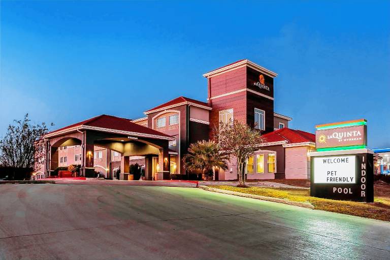 La Quinta Inn & Suites by Wyndham Kerrville — photo 3