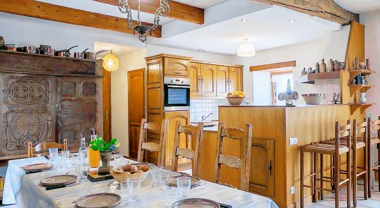 Vacation home with BBQ & garden — photo 4