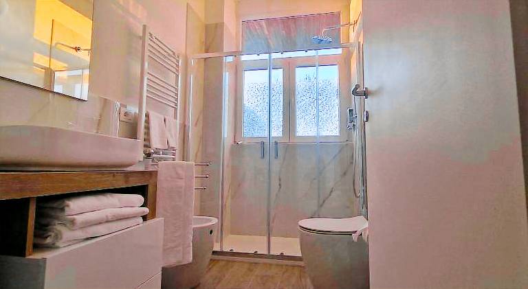 Fully equipped rental apartment with patio | Pet-friendly — photo 2