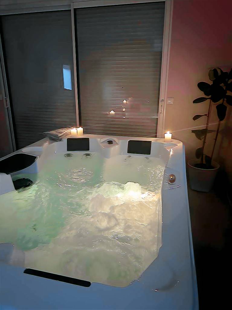 The House – Private Suite with Spa 3 km from the Sea — photo 2