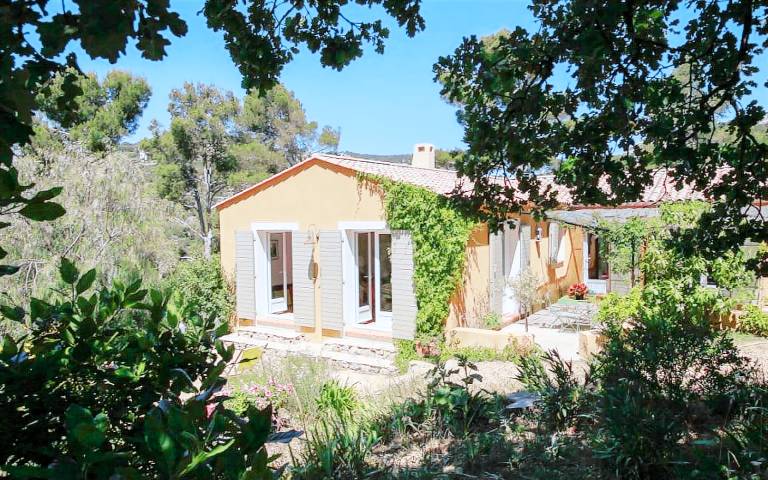 Gite with grill, patio & garden — photo 4