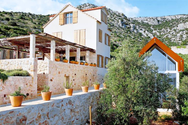 Pleasant villa with private pool, garden & barbecue | Pool view | Pet-friendly — photo 2