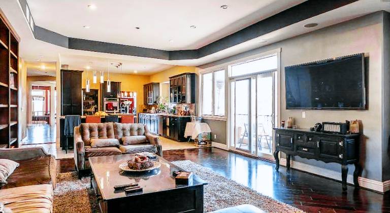 Hills of Studio City your serene home away from Home