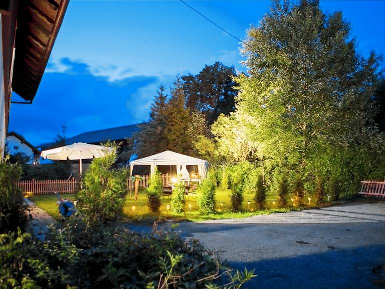 Holiday apartment with pool & barbecue in Neukirchen