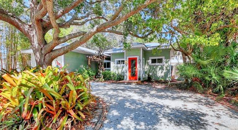 Ample vacation home | Dogs allowed in Sarasota, FL